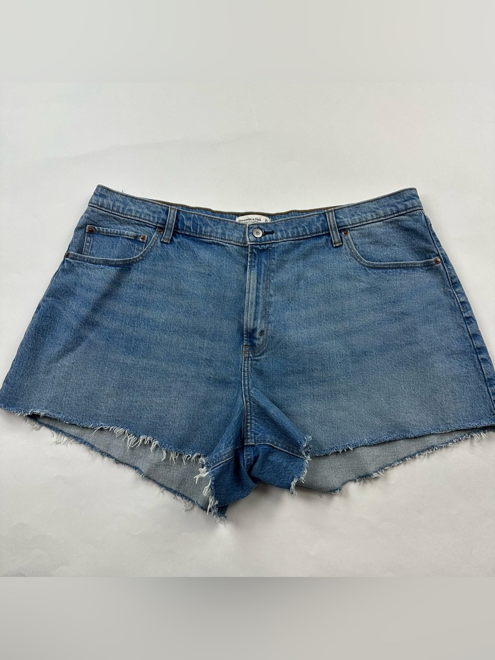 Abercrombie & Fitch The 90’s Relaxed Cut Off Curve Love Denim Shorts Size 20